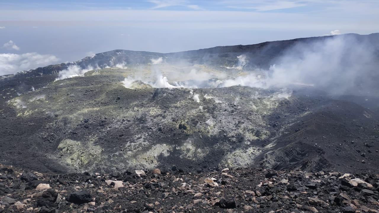 Penampakan Kawah Gunung Slamet, Jumat (9/8/2019) pukul 12.00 WIB. (Foto: Liputan6.com/Perhutani/Muhamad Ridlo)