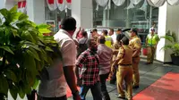 Keributan terjadi di Kantor Kemendagri Jakarta (Liputan6.com/Putu Merta Surya Putra)