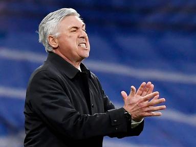 Carlo Ancelotti menjadi pelatih paling senior di semifinal Liga Champions musim ini. Pelatih asal Italia ini juga terbilang paling mentereng dengan tiga gelar juara Liga Champions, paling banyak dibanding tiga pelatih lain yang lolos ke semifinal. (AFP/Oscar Del Pozo)