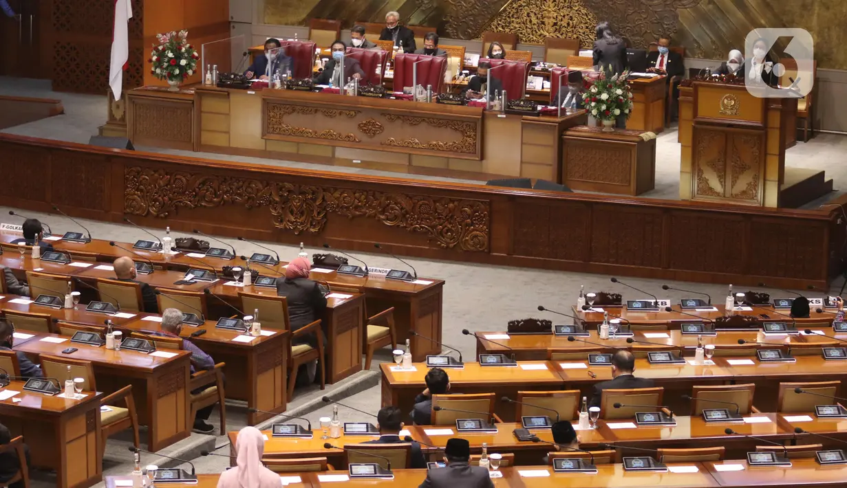 Suasana Rapat Paripurna Pembukaan Masa Persidangan IV Tahun Sidang 2020-2021 di Kompleks Parlemen, Senayan, Jakarta, Senin (8/3/2021). Rapat Paripurna tersebut beragenda pidato pembukaan masa persidangan oleh Ketua DPR. (Liputan6.com/Angga Yuniar)
