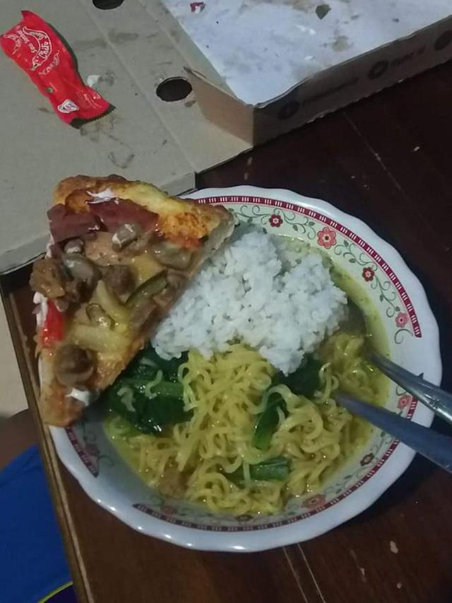 6 Potret Nasi Campur Lauk Nyeleneh Ini Cuma Ada di Indonesia