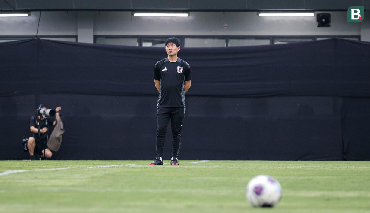 <p>Pelatih kepala Timnas Jepang, Hajime Moriyasu memimpin sesi latihan menjelang laga lanjutan putaran ketiga Kualifikasi Piala Dunia 2026 melawan Timnas Indonesia yang berlangsung di Lapangan A, Kompleks Stadion Utama Gelora Bung Karno (SUGBK), Senayan, Jakarta, Rabu (13/11/2024). (Bola.com/Bagaskara Lazuardi)</p>