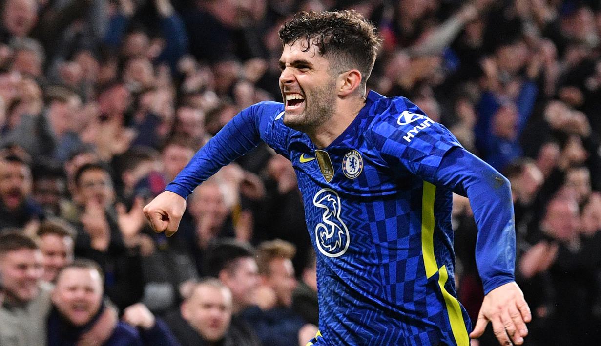 Christian Pulisic. Sayap kanan Amerika Serikat berusia 23 tahun ini dipromosikan Borussia Dortmund dari tim U-19 pada tengah musim 2015/2016. Usai 3,5 musim memperkuat Dortmund ia dilepas ke Chelsea pada tengah musim 2018/2019 dengan nilai transfer 64 juta euro, namun baru pada awal musim 2019/2020 ia benar-benar memperkuat Chelsea setelah setengah musim dipinjamkan ke Dortmund. (AFP/Justin Tallis)