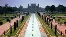 Shalimar Garden adalah taman Persia yang dibangun oleh Kaisar Mughal Shah Jahan di Lahore. Konstruksi taman ini dimulai pada tahun 1641 AD (1051 AH) dan selesai pada tahun berikutnya. (nexttriptourism.com)