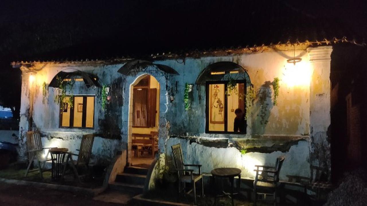 Menyesap Kopi Dalam Rumah Tua Usia Ratusan Tahun di Cirebon