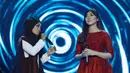 Suara Isyana Sarasvati yang merdu berkolaburasi dengan suara Fatin Shidqia yang khas membuat lagu 'Yang Terlupakan' terdengar indah. (Deki Prayoga/Bintang.com)