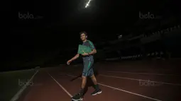 Pelatih Timnas Indonesia, Luis Milla, bersiap memimpin latihan di Stadion Patriot, Bekasi, Senin (2/10/2017). Latihan ini merupakan persiapan jelang laga persahabatan melawan Kamboja. (Bola.com/Vitalis Yogi Trisna)