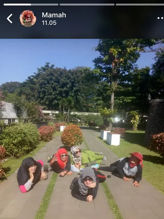 6 Kelakuan Emak-Emak Saat Foto Ini Bikin Geleng Kepala