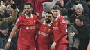 Pemain Liverpool, Mohamed Salah (tengah) merayakan golnya dengan rekan setimnya saat pertandingan sepak bola Liga Premier Inggris melawan Aston Villa di Stadion Anfield di Liverpool, pada Sabtu 9 November 2024 waktu setempat atau Minggu 10 November 2024 dini hari WIB. (Paul ELLIS/AFP)