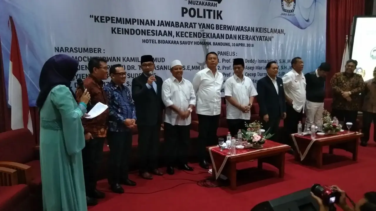 Kandidat Pilkada Jawa Barat 2018 nomor urut 1 Ridwan Kamil atau Emil dan Uu Ruzhanul Ulum. (Tim Media Rindu/Huyogo Simbolon)