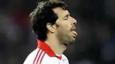 Ekspresi kekecewaan striker Hamburg Ruud van Nistelrooy di laga lanjutan Bundesliga melawan Bayer Leverkusen di Imtech Arena, Hamburg, 11 Desember 2010. Leverkusen unggul 4-2. AFP PHOTO / FABIAN BIMMER