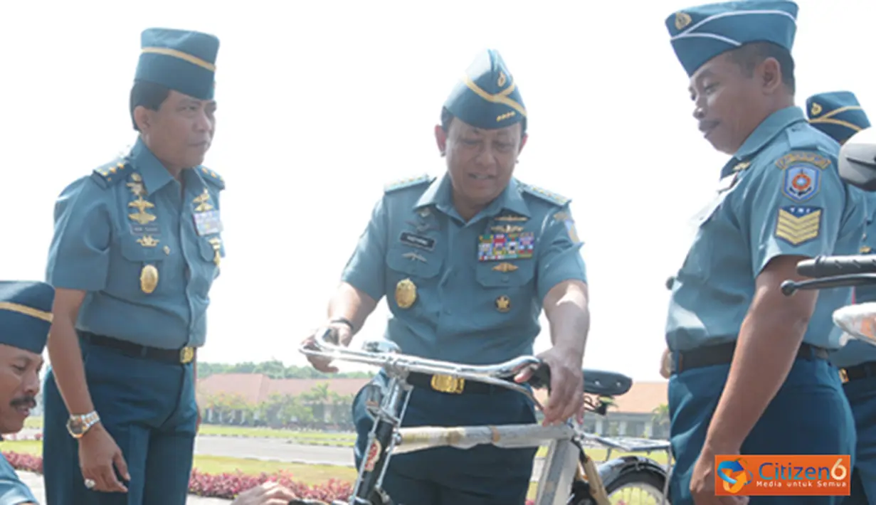 Citizen6, Surabaya: Penyerahan ratusan unit speda angin, diterima secara simbolis oleh Serma Bah Minarto, Bintara Utama  Puslatlekdalsen. (Pengirim: Penkobangdikal). 