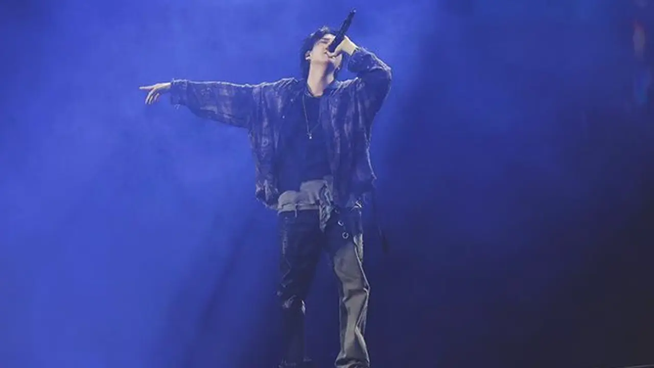 Momen Suga BTS di Atas Panggung saat Konser di Jakarta, Meriah Banget