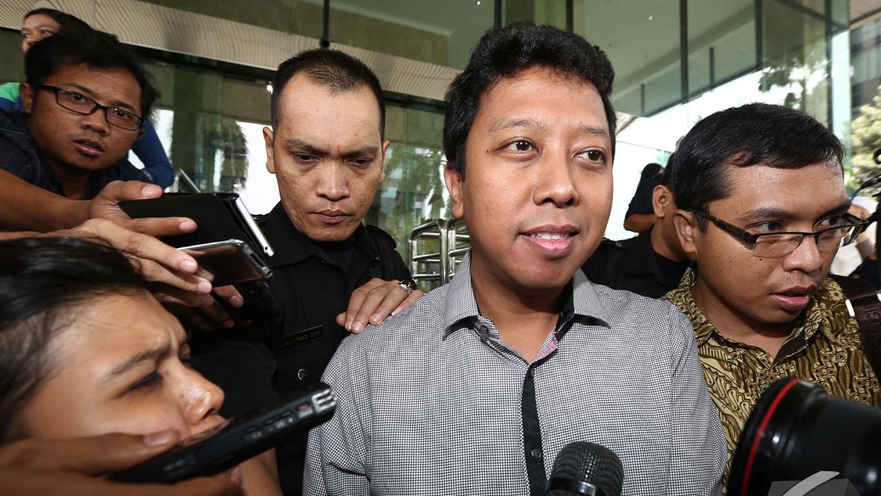 Usai Diperiksa KPK, Romahurmuziy Tebar Senyum