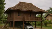 7 Gambar Rumah Sederhana di Kampung dengan Garasi, Fungsional dan Rapi