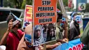 Massa Aliansi Mahasiswa Islam berunjuk rasa di depan Kantor Kedutaan Besar Republik Rakyat China, Jakarta, Kamis (25/3/2021). Massa menuntut pemerintah China lewat kedutaan besarnya di Indonesia segera menghentikan penyiksaan, penyanderaan, dan pemerkosaan muslim Uighur. (Liputan6.com/Faizal Fanani)