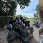 Viral aksi Ksatria Batam bersih-bersih 5 ton sampah. (Sumber: Instagram/ksatriabatam)