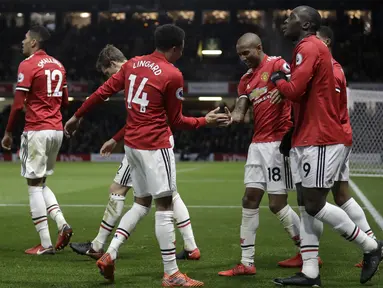 Para pemain Manchester United merayakan gol  Jesse Lingard saat melawan Watford pada lanjutan Premier League di Vicarage Road stadium, Watford, (28/11/2017). MU menang 4-2. (AP/Matt Dunham)