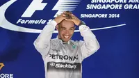 Hamilton Tegaskan Komitmen untuk Mercedes