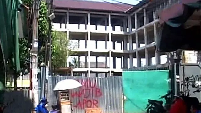Siswa SMP 143 Sambut Ujian dengan Menumpang Sekolah