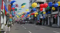 Kawasan Pasar Baru Bandung Dihias Sambut Peringatan ke-60 KAA (Liputan6.com/Okan Firdaus)