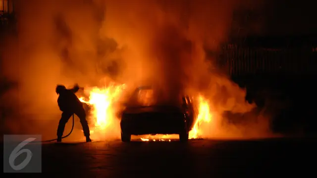 20160224-Ilustrasi-Mobil-Terbakar-iStockphoto-1