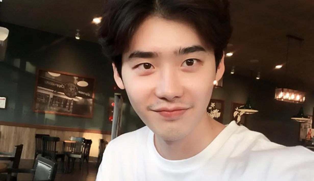 Melansir Ace Showbiz beberapa waktu lalu, keputusan Lee Jong Suk ini ternyata membuat penggemarnya tidak senang. YG Entertainment yang merupakan agensi Lee Jong Suk pun angkat bicara soal ini. (Instagram/jongsuk0206)