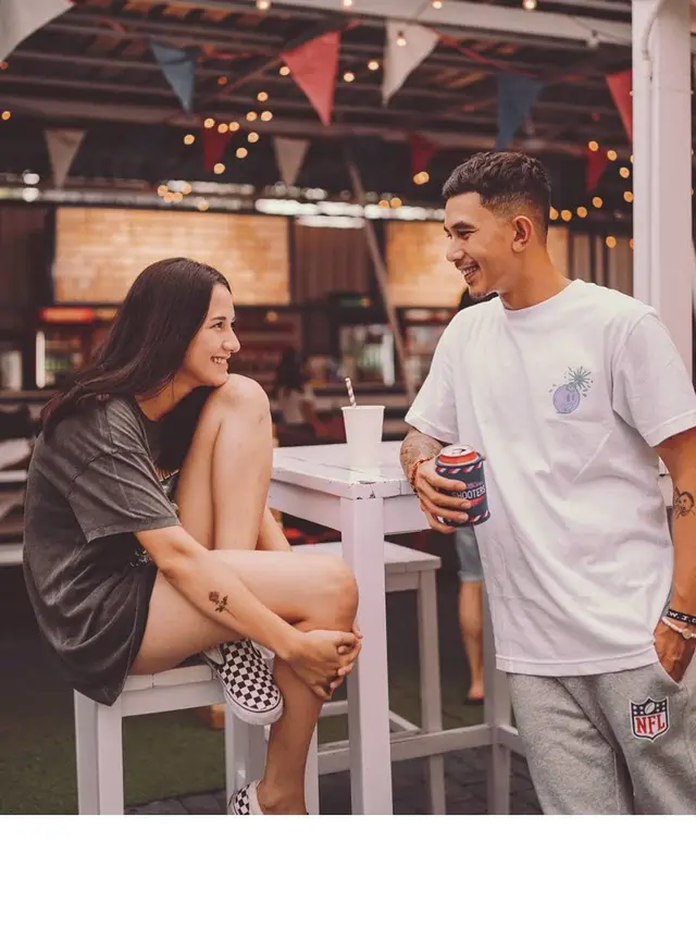Lama Vakum, Ini 7 Potret Terbaru Dahlia Poland yang Jadi Mama Muda