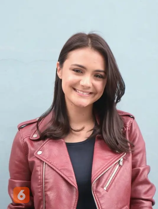 "Kalau aku sih sahur ya, sahur itu wajib banget. Banyak orang yang suka 'ah sudahlah enggak usah sahur, tanggung', cuma menurut aku sahur itu penting banget," ujar Amanda. (Nurwahyunan/Bintang.com)