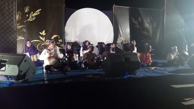 Salah satu pagelaran seni sunda dalam festival nyaneut di Garut
