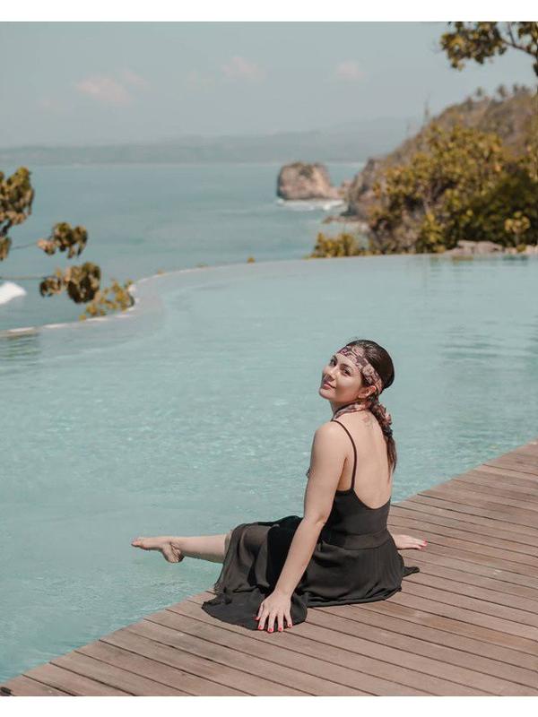 Potret Liburan Wulan Guritno di Sumba, Tatonya Jadi Sorotan (sumber:Instagram/wulanguritno)