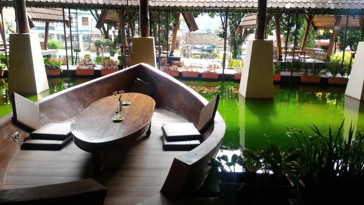 10 Rekomendasi Tempat Makan Lesehan di Bandung 2026, Destinasi yang Wajib Dicicip