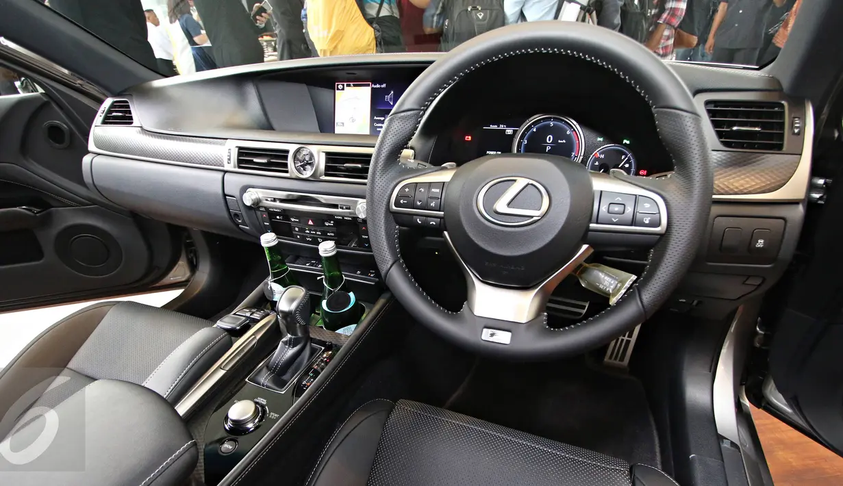 Tampilan interior sedan GS 200t Luxury saat peluncuran di Jakarta, Selasa (1/3/2016). GS 200t Luxury dibandrol dengan harga Rp 1,185 M. (Liputan6.com/Immanuel Antonius)