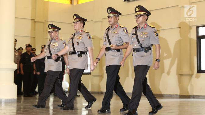 Sejumlah Perwira Tinggi (Pati) Polri mengikuti upacara serah terima jabatan (sertijab) di Mako Brimob, Kelapa Dua, Depok, Rabu (14/ 11). Polri mengadakan upacara sertijab Kadiv Humas dan Kapolda Kepulauan Bangka Belitung. (Liputan6.com/Herman Zakharia)