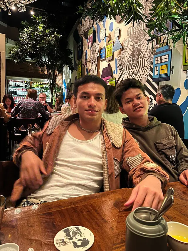 Jarang Tersorot, Ini 6 Momen Kebersamaan Jefri Nichol dan Keluarga