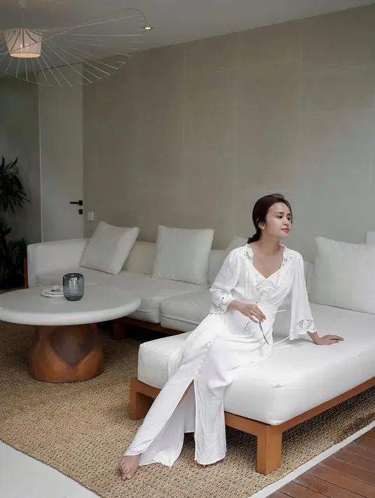 Liburan di Bali, Michelle Ziudith tampak nyaman dengan homewear dress [instagram/michelleziu]