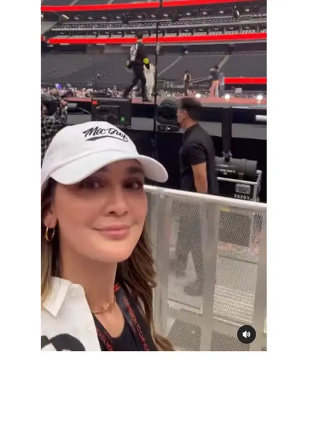 7 Potret Luna Maya Nonton Konser BTS di Las Vegas, Seru Banget