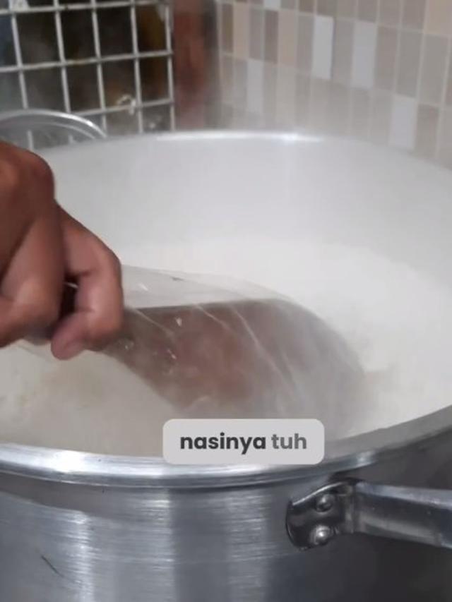 Cara Tanak Nasi Sampai Pulen dan Rendah Gula dengan Metode Siram