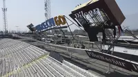 Kondisi Stadion Monumental Stadium, Cile setelah rangka besi papan iklan di belakang tribun penonton ambruk, Jumat (30/9/2022). (AFP/Juan Eduardo&nbsp;Lopez).&nbsp;