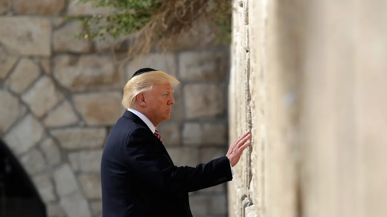20170523-Donald Trump Berdoa di Tembok Ratapan Yerusalem-AP