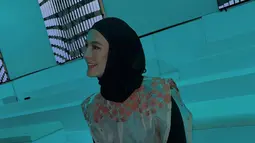 Meski sedang menghadapi masalah rumah tangga yang sangat pelik, namun ibu dua anak ini tak pernah kehilangan senyumnya. (Foto: Instagram/ paula_verhoeven)