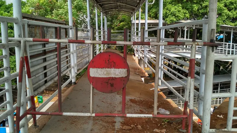 JPO Jembatan Gantung roboh 