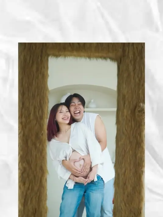 Ia pun sangat bersyukur akhirnya bisa melahirkan sesuai dengan keinginannya. Ia juga menceritakan malam setelah melahirkan tidak bisa tidur karena badan dan mental masih syok. "Gakbisa tidur karna badan dan mental masih syok. cuma bengong. bener2 sama sekali gak tidur." sambung Triarona. [Instagram/gemabaw]