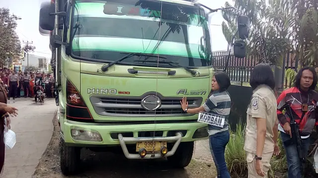 Rekonstruksi Suami Lindas Istri dengan Truk