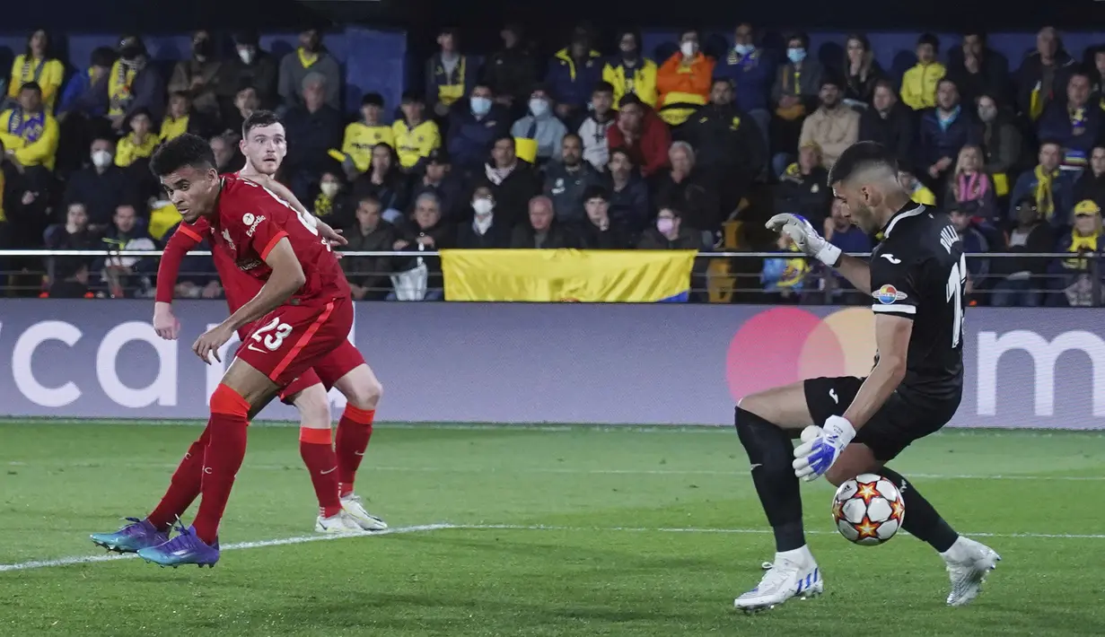 <p>Masing-masing lewat aksi Fabinho, Luis Diaz, dan Sadio Mane. Liverpool pun akhirnya memastikan lolos dengan skor agregat 5-2. (AP/Alberto Saiz)</p>