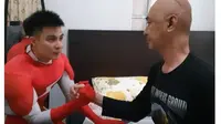 5 Momen Haru Saat Baim Wong Jenguk Agung Hercules yang Sakit