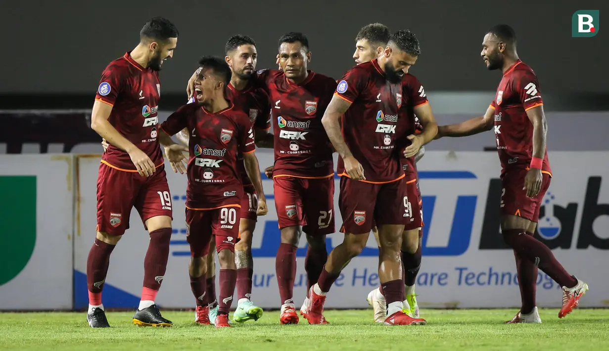 Borneo FC mampu mempertahankan keunggulan 2-1 hingga pengujung pertandingan. Bagi Pesut Etam, kemenangan ini menjadi yang pertama sejak tujuh partai terakhir. (Bola.com/Bagaskara Lazuardi)