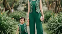 10 Inspirasi Outfit Kondangan Ibu Anak 1, Tampil Kompak dan Stylish
