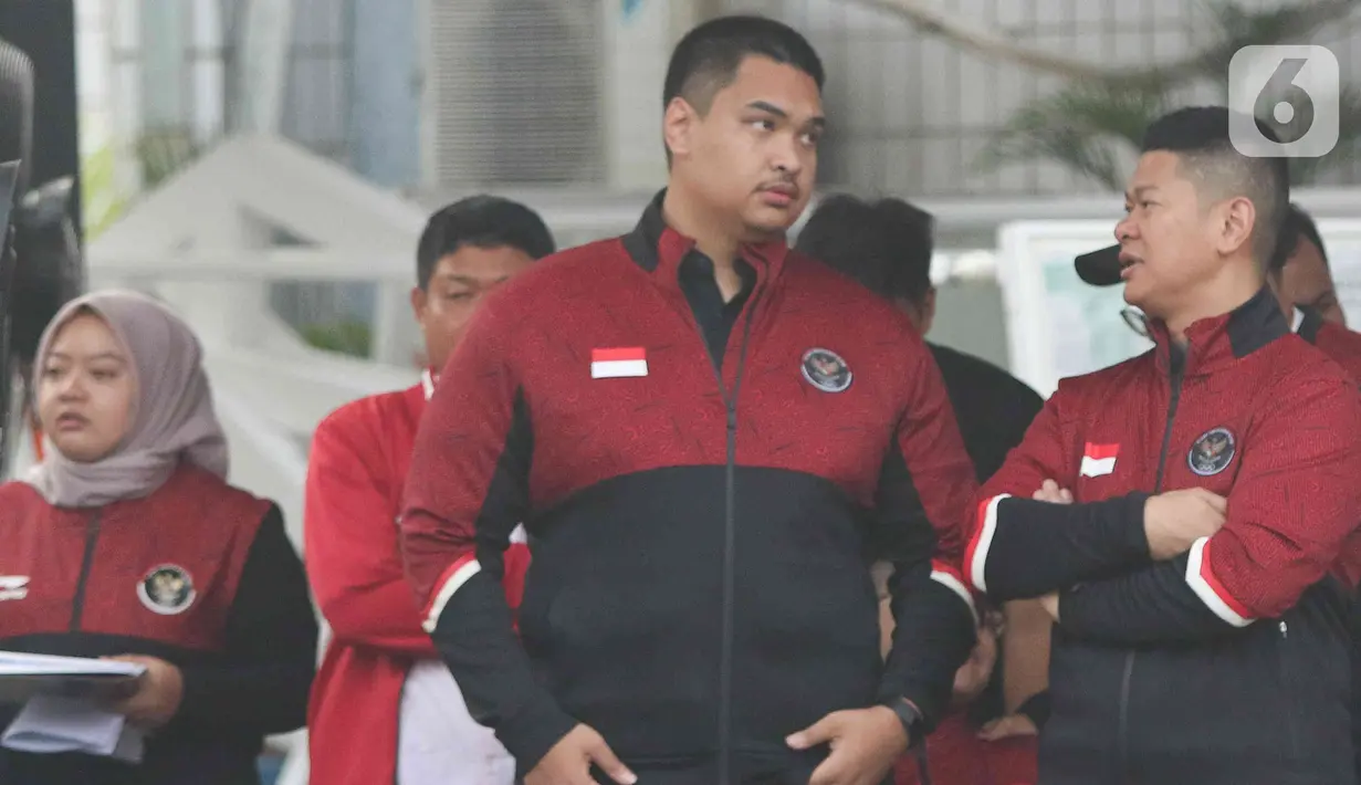 <p>Dalam acara pelepasan itu, turut hadir Ketua Komite Olimpiade Indonesia (KOI), Raja Saptaoktohari dan Ketua Kontingen Indonesia di SEA Games 2023, Lexyndo Hakim.&nbsp;(Liputan6.com/Herman Zakharia)</p>