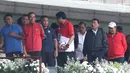 Presiden RI, Joko Widodo (kedua kiri) bersama sejumlah menteri usai menyaksikan langsung laga pembuka turnamen Piala Presiden 2018 di Stadion GBLA, Bandung, Selasa (16/1). Laga dimenangkan Persib 1-0 atas Sriwijaya FC. (Liputan6.com/Helmi Fithriansyah)